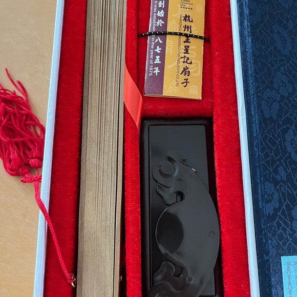 Elegant Tan Handcrafted Fan with Stand - Picture 3 of 7